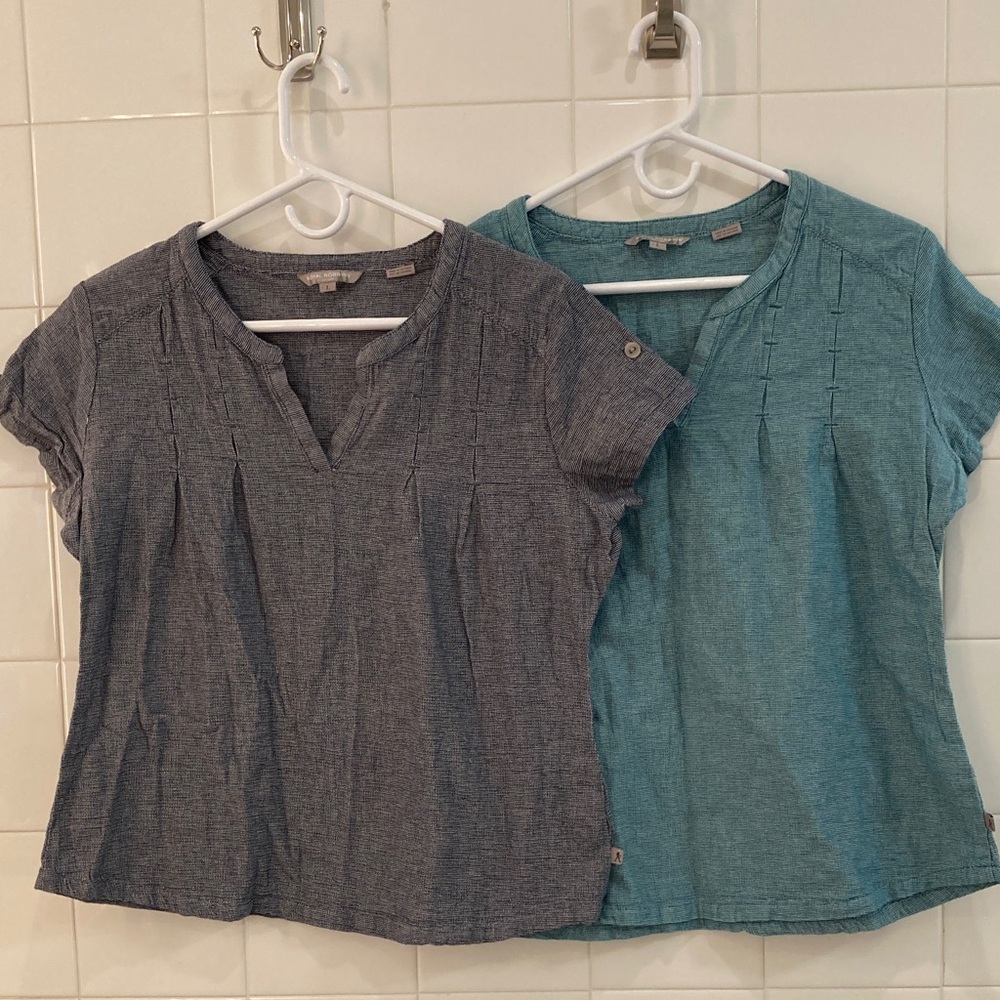 Royal Robbins Women's Navy and Aqua V-Neck Blouses
